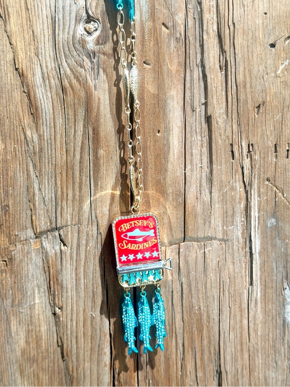 Betsey Johnson XOMINNY Shell Yeah Shoulder Bag Sardine Necklace Set Coastal NWT - Picture 4 of 16